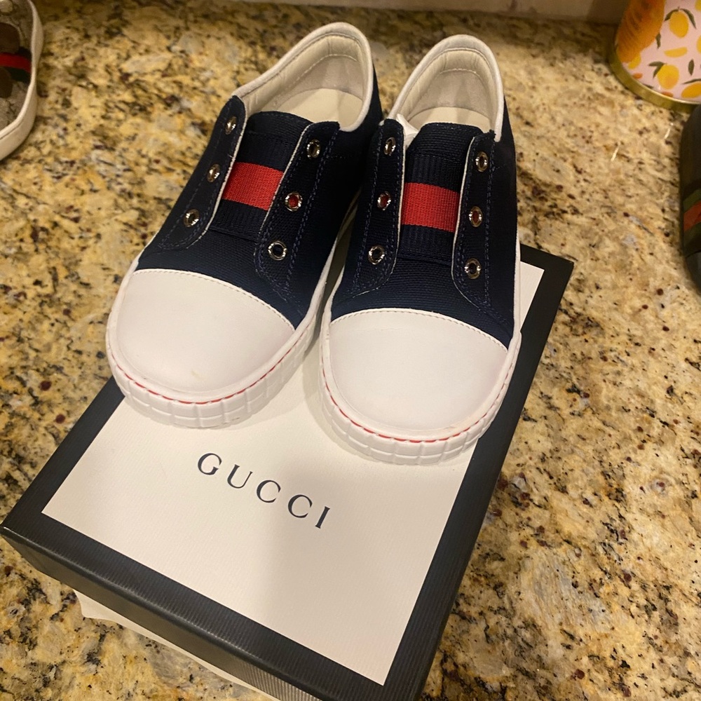 Gucci shoes size 26